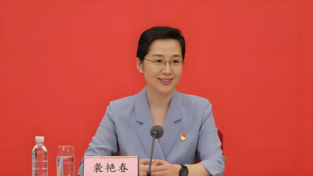 袭艳春 回京任职,曾在山东工作