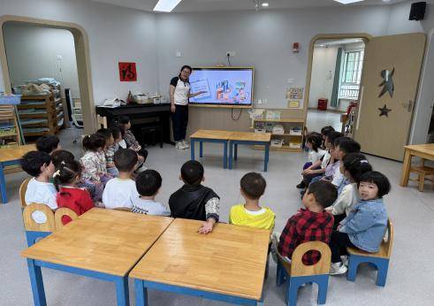 “卫”爱而行  健康“童”行  ——杭州市星辰幼儿园朝二园区卫生月活动