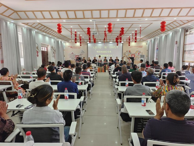 喀什河南商会:大爱于心 “鞋”力同行