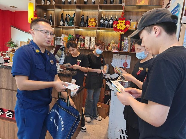 中山东凤:“防灾减灾”消防宣传“敲门”在行动