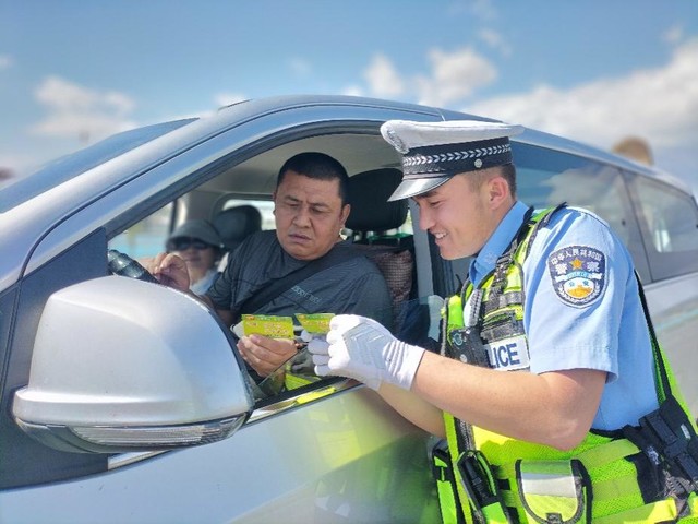 阿勒泰市交警:三举并措筑牢夏季交通安全防线