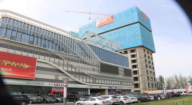 荣耀封顶启新章 繁华蓝图绘喀什I广世国贸中心双子大厦圆满封顶