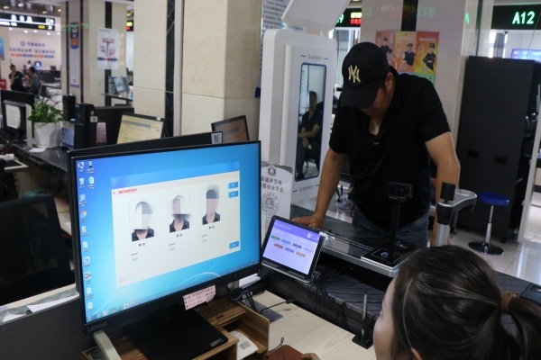 阿勒泰市公安局:“自助拍照+智能受理”,助力阿勒泰市出入境服务再升级