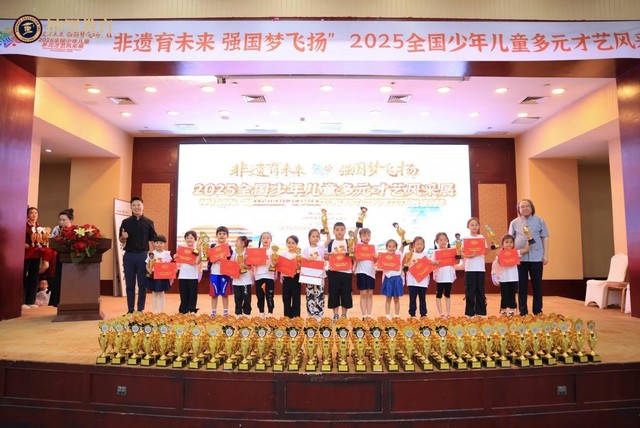 喀什神墨教育举办全国少儿才艺展:非遗赋能成长 少年演绎强国之志