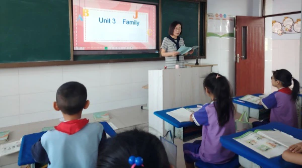 以爱为舟,以责为帆  ——记沂源县悦庄镇青龙山小学周文燕老师的一天