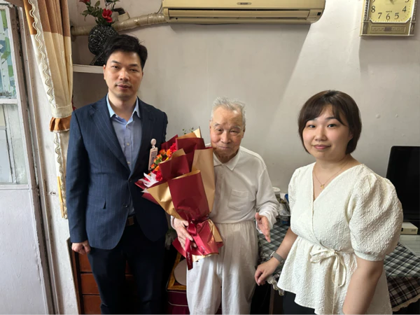 《战场英雄,抗癌斗士!九旬老兵再闯“鬼门关”,医患同心创生命奇迹》