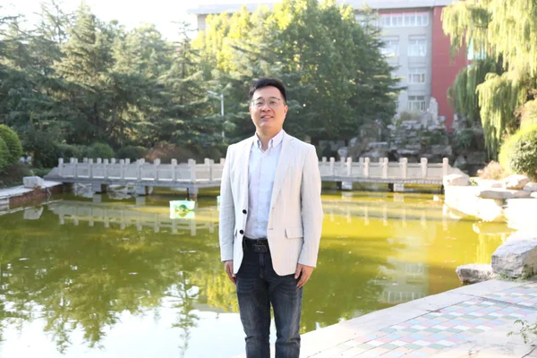 党建引领锻品牌 立足岗位践使命 ——济南高新区实验中学第三党支部刘浩