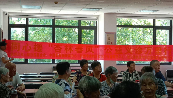 同心援杏林春风公益义诊万里行 “清凉入伏、健康相伴” 惠及社区居民