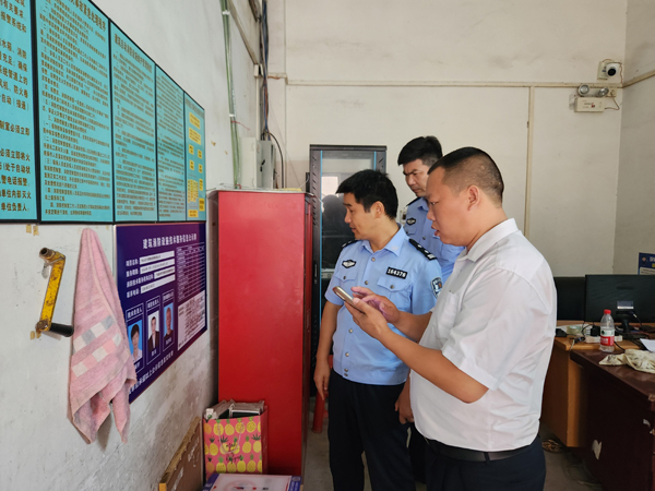 中山东凤:组织开展火灾隐患重点地区小沥社区夜查行动