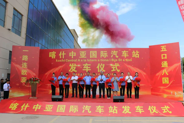 中亚国际汽车站首发仪式在喀什边疆国贸启动 跨境商贸开启“一站通”新篇