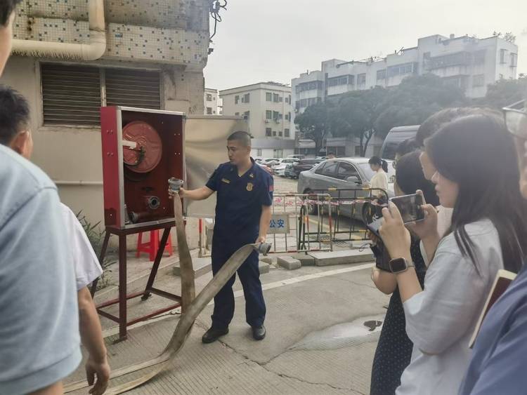 东升大队开展分租式厂房消防安全检查及培训活动
