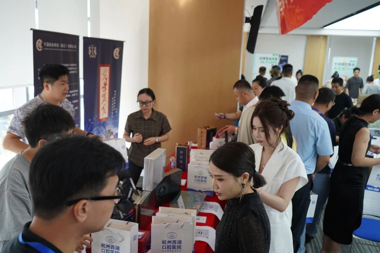 【跨界融合,共启未来】超级IP跨界影响力峰会暨2025大健康行业创业论坛圆满落幕