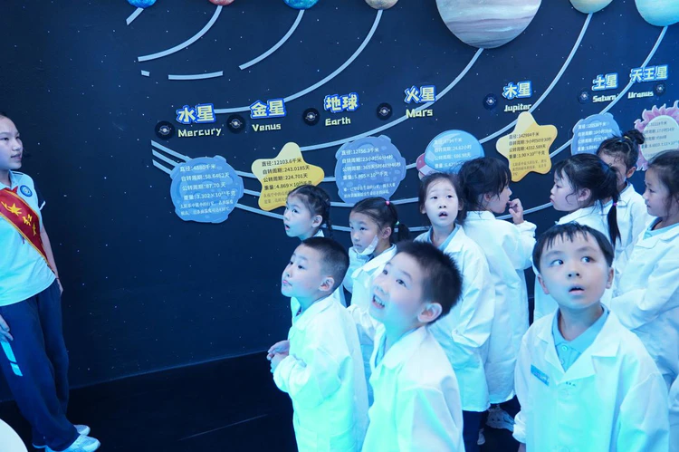 追光·启航:杭州市蒋筑英学校2025级一年级入泮礼课程