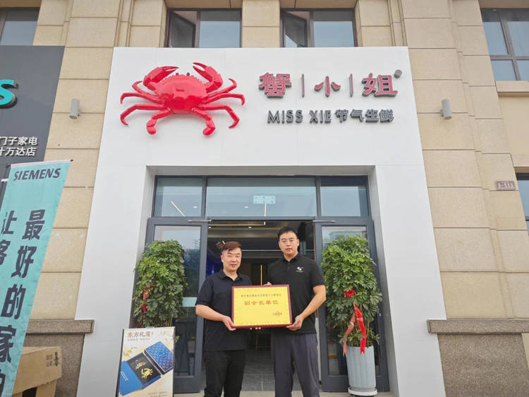 喀什地区新联会开展副会长单位走访授牌活动 搭建平台助力民营经济发展