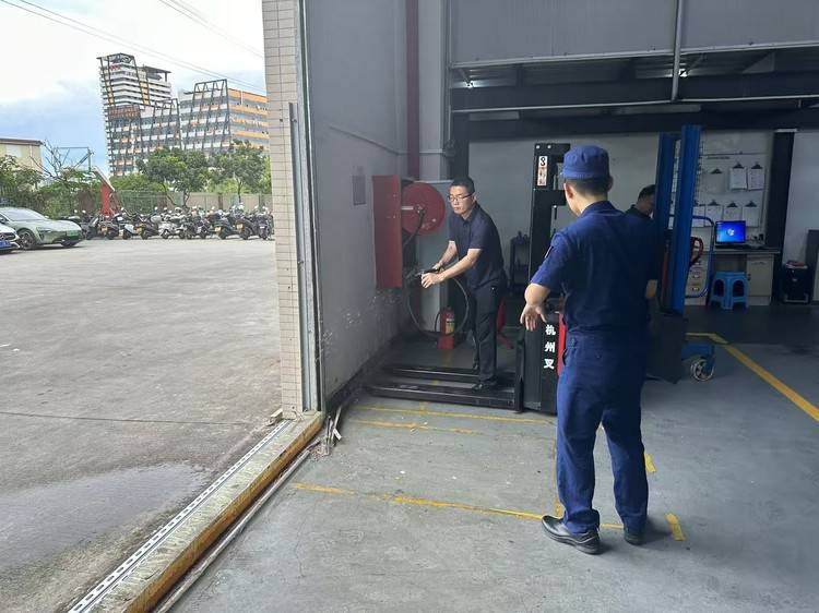 东升大队深入“三小场所”开展措施监督检查,掀起一股消防热潮