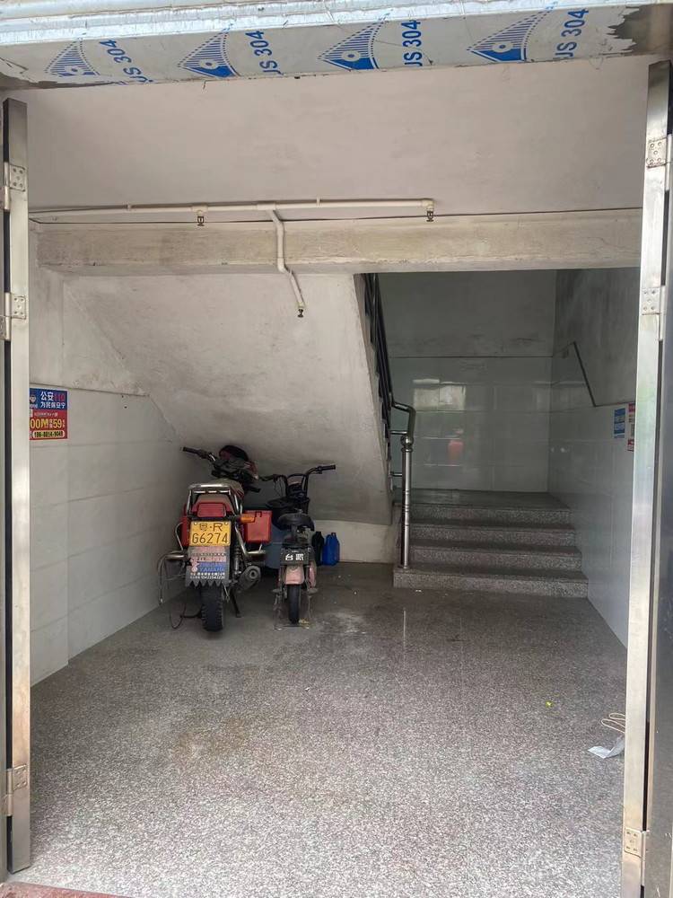 东升消防曝光两家出租屋室内违规停放电动自行车