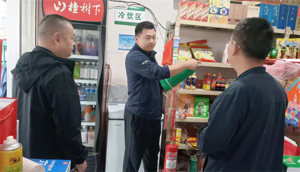 菏泽牡丹区:小留镇党委书记督导检查“九小场所”安全生产工作