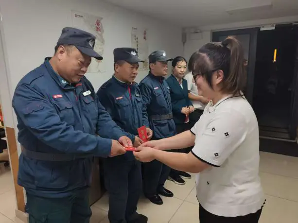 央企物业+专业保安:凌晨织密“安全网”,守护城区每一刻安稳