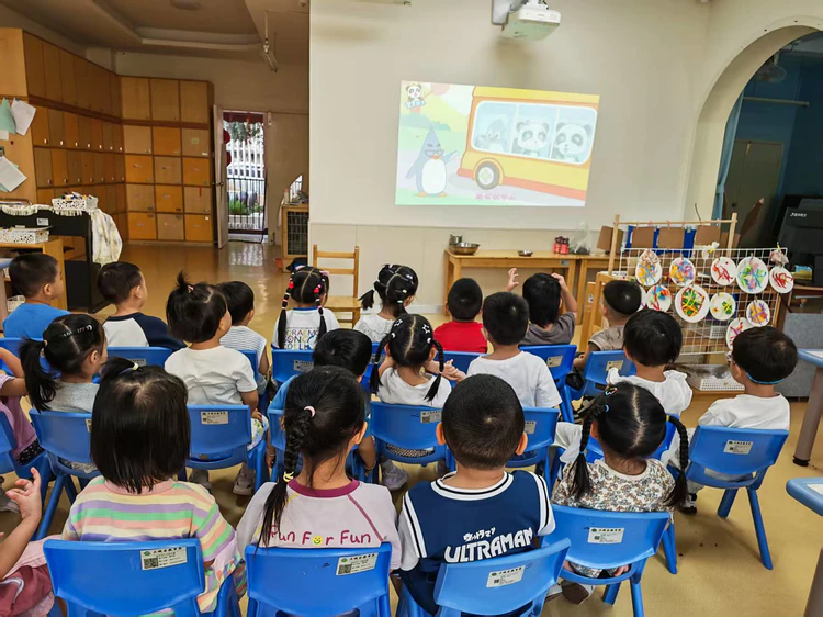 童安之旅 演练相伴  ——杭州市丁兰幼儿园巴士安全疏散演练