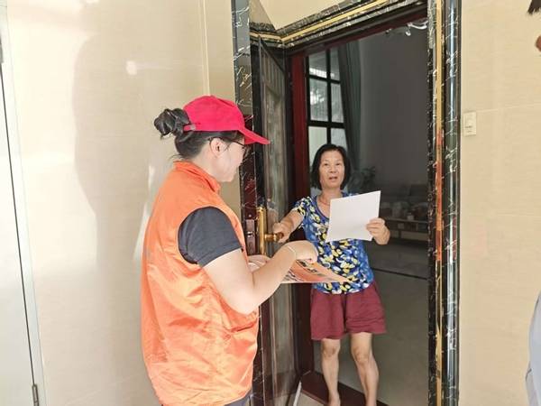 东升大队携手消防志愿者开展消防安全“进家庭”活动