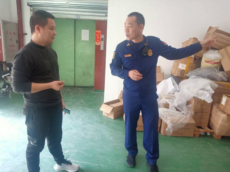 中山东凤：开展分租式厂房消防安全专项指导服务