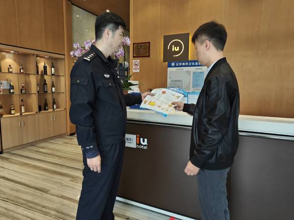 中山东凤：开展消防宣传“敲门”行动