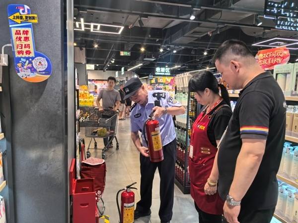 东升大队深入辖区人员密集场所开展消防安全检查工作