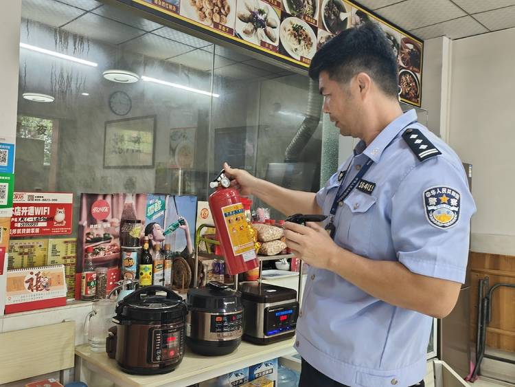 中山东凤：深入辖区夜间经营场所开展消防安全服务指导