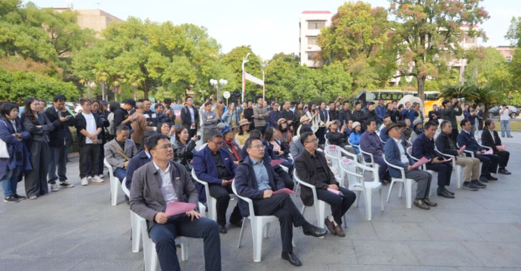 <span><b>2</b> / 5</span>“匠心瓷韵”——非遗研培十周年成果展在陶瓷大学开幕