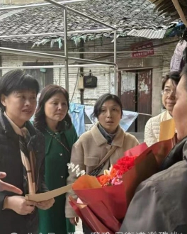 全国无偿捐献造血干细胞奖奉献奖获得者丁俊 21载献血8200毫升