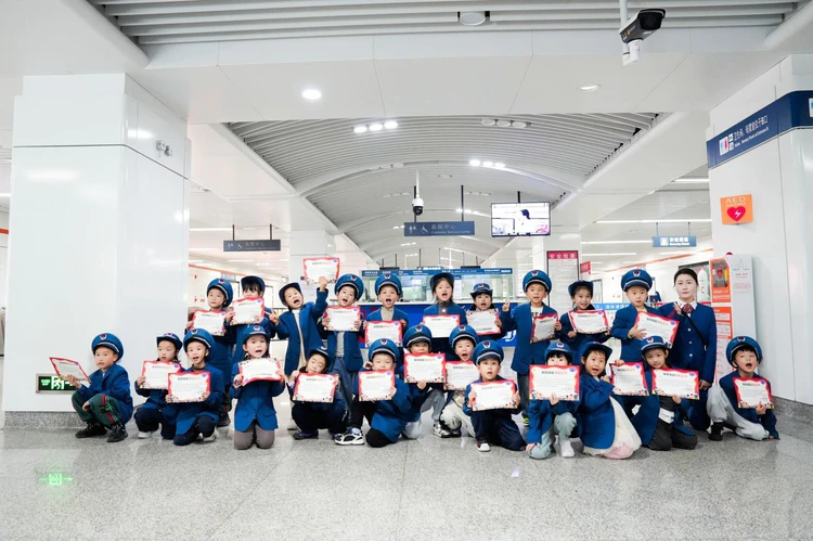 “小脚丫”探秘城市动脉——杭州市星澜幼儿园萌娃解锁“地下超级大脑”