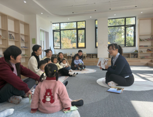 “爸爸妈妈,我挖到一个秋天!”一场关于泥土、绘本与拥抱的亲子寻秋之旅