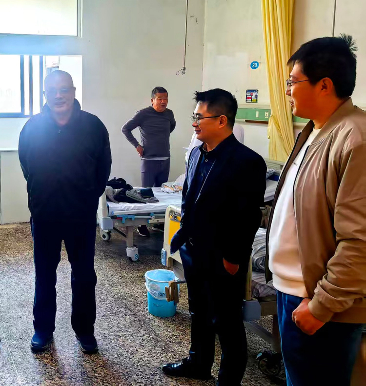 中铁四局:一次看望 温暖两代!