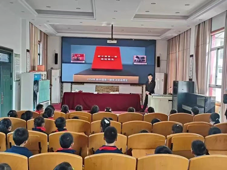 竟成镇小港嘴小学:宪法宣传讲座提升小学生的法治意识和自我保护能力