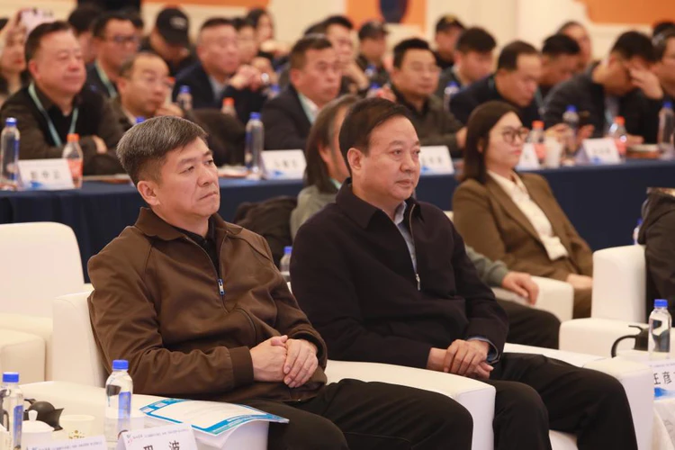 跨越5200公里! 新疆莎车县来浙江杭州举办招商大会