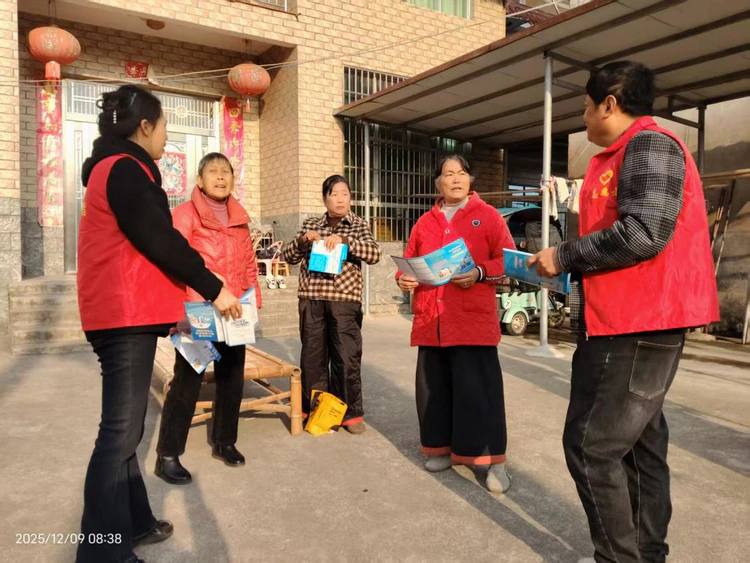 【为民办实事·医保暖民心】鲇鱼山镇:凤岗村把医保服务送到群众心坎上