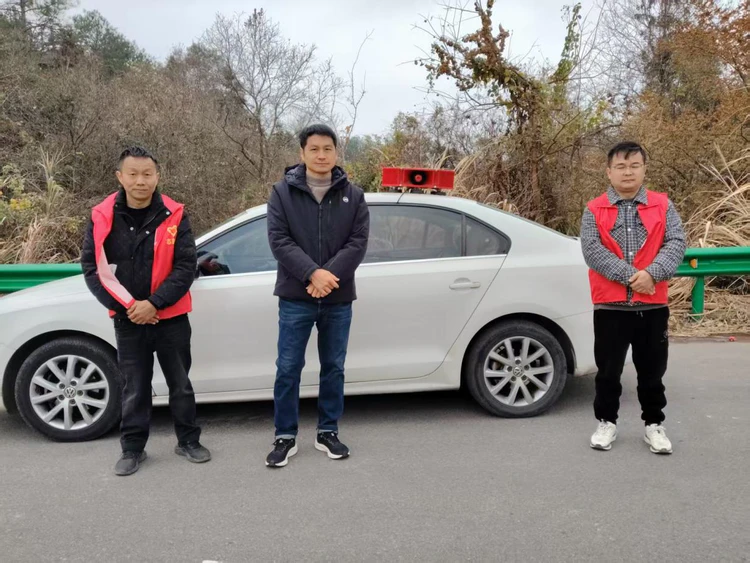 鲇鱼山镇:凤岗村流动宣传车筑牢森林防火“安全墙”