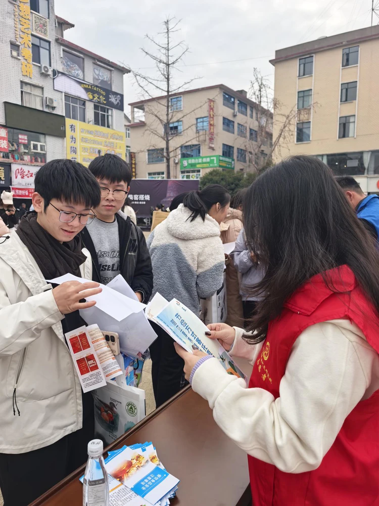 【“梁”风进万家】浮梁湘湖镇:冬至祭扫寄哀思 文明新风润湘湖