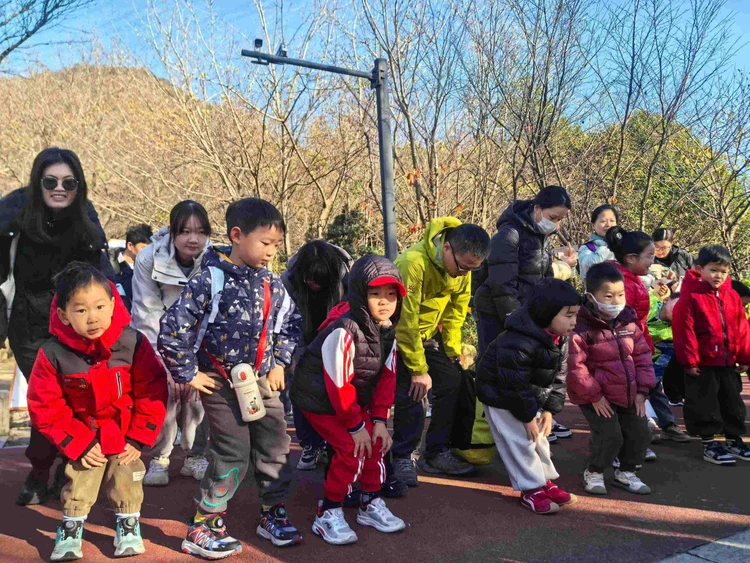 行山觅“棋”迹,足下启新程——杭州市丁兰幼儿园2026年元旦登山迎新活动