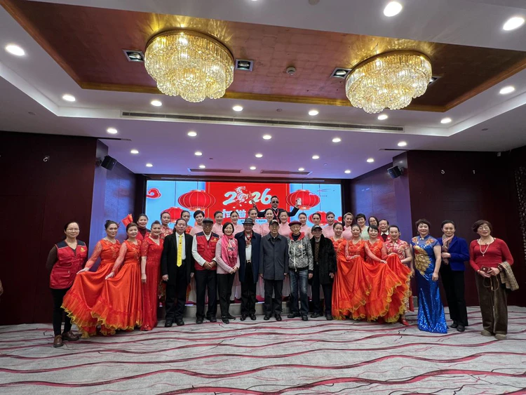 马到福来 共启新程:上海K.B开波豪车俱乐部暨红玫瑰艺术团跨年晚宴璀璨落幕