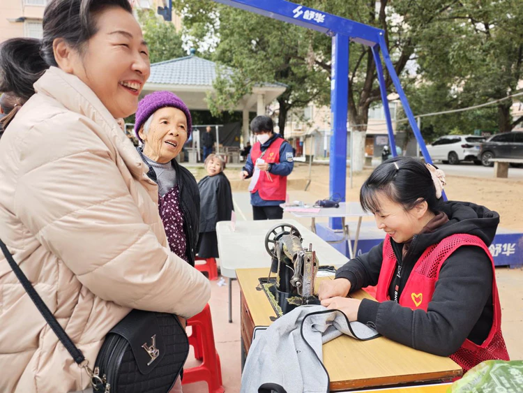 【暖冬惠民办实事 温情守护暖人心】昌河街道亮灯行动以志愿精神点亮冬日暖光