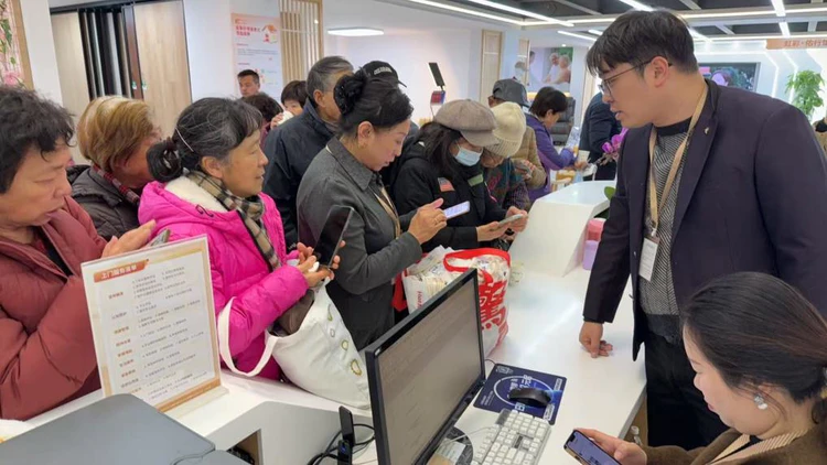 元旦探馆|虹彩乐龄体验馆,开启银发智慧康养新体验