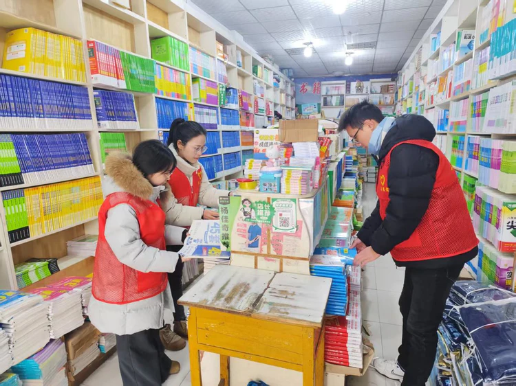 太白园街道:小路园社区开展“扫黄打非”在行动  齐心“护苗”助成长活动