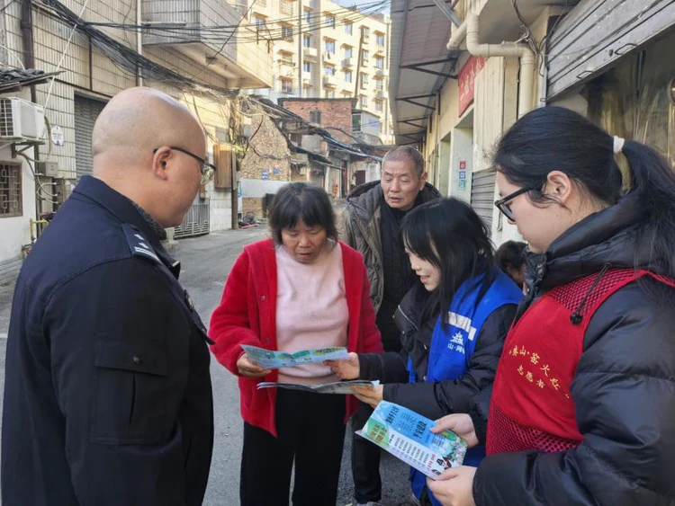 珠山区珠山街道:网格宣传筑防线 平安建设暖心
