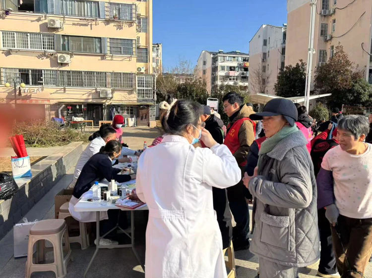 【“医”心为民共筑健康社区】昌河街道:梦园社区开展主题义诊活动