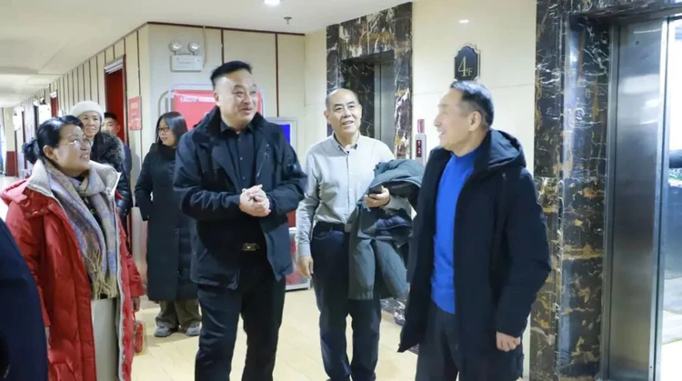 在沂南看见中国布鞋力量——沂南诗词学会走进“北方鞋展”采风见闻