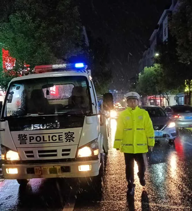 乐平公安交管全力保障雨雪天气交通安全畅通
