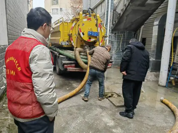 新村街道北路社区:纪检监督解民忧  化粪池堵塞难题高效整改