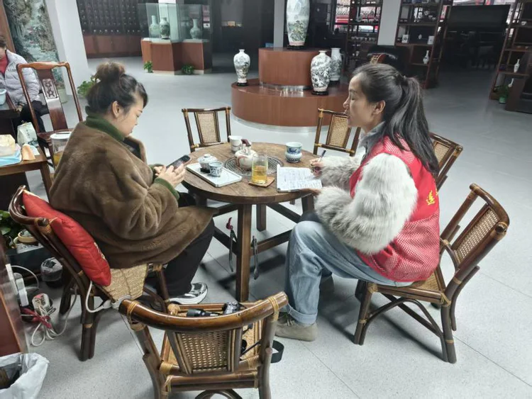 珠山区珠山街道莲花塘社区开展营商环境政策宣传活动