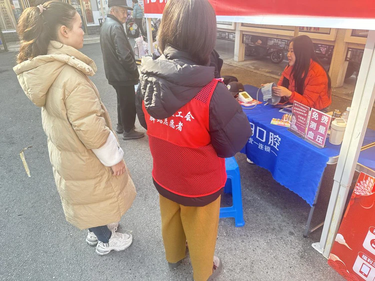 党建引领聚合力 社企同心暖民心 | 太白园街道浙江路社区开展暖心送关怀活动